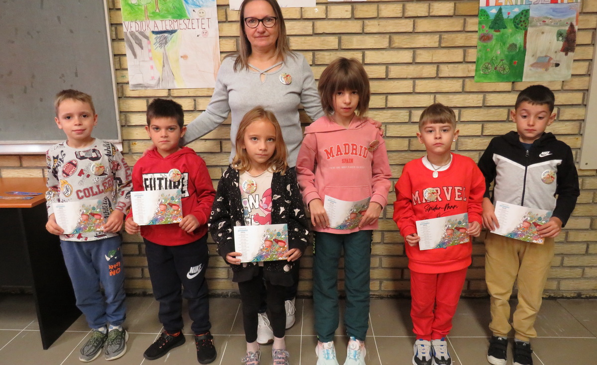 Свећани пријем првака у  Дечију организацију